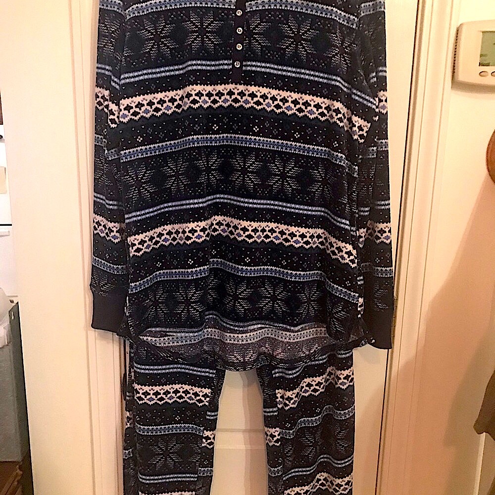 NWT- Nautica super super soft poly fleece pajamas.  Navy snow print- med